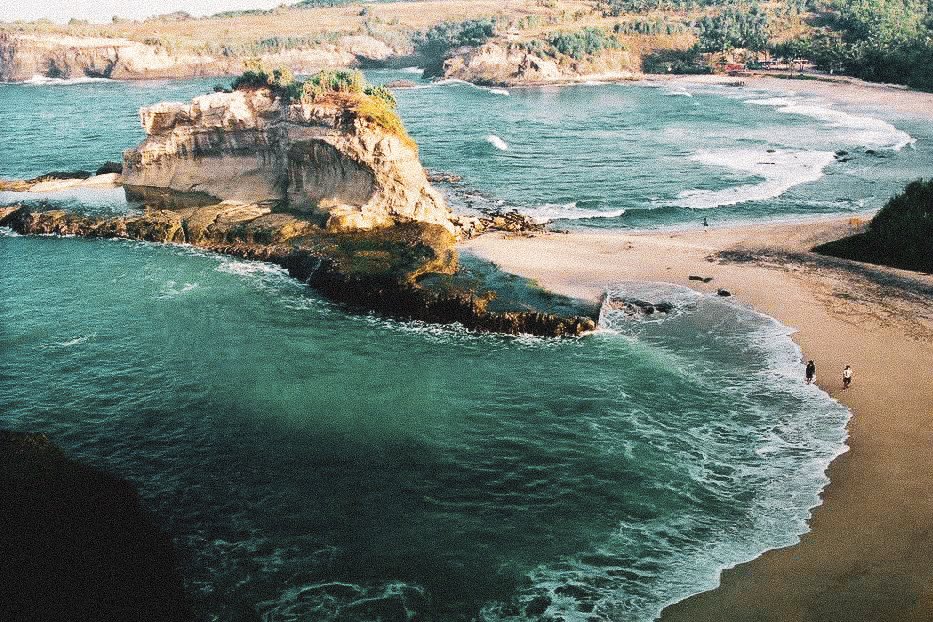 Keindahan Pantai Rahasia di Banyuwangi1