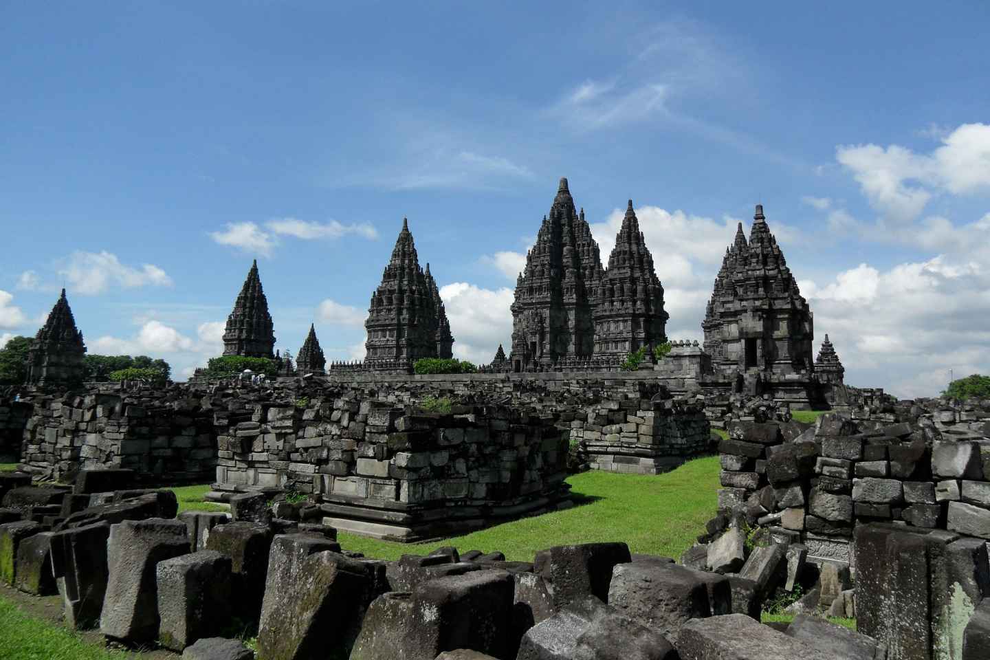 5 Tempat Bersejarah Di Indonesia - Update 2022